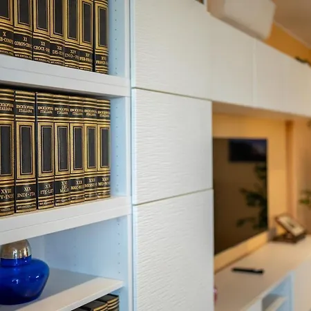 Skyline Penthouse - Terrazzo Panoramico & Metro 5min Apartment