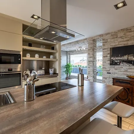 Apartment Skyline Penthouse - Terrazzo Panoramico & Metro 5min *