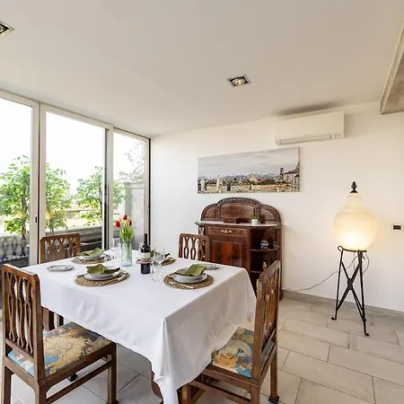 Skyline Penthouse - Terrazzo Panoramico & Metro 5min Apartment