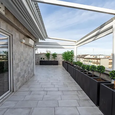 Skyline Penthouse - Terrazzo Panoramico & Metro 5min Apartment *