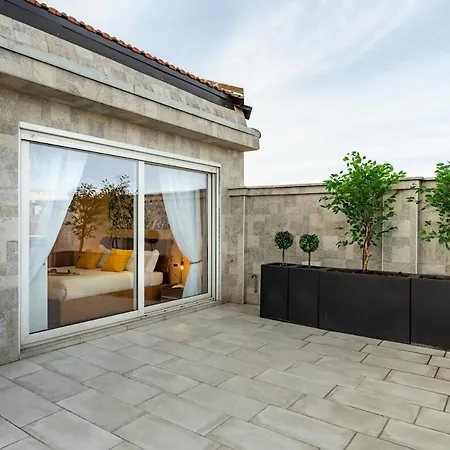 Skyline Penthouse - Terrazzo Panoramico & Metro 5min Apartment *