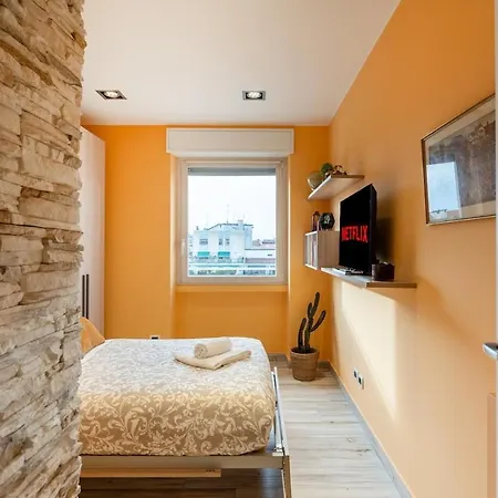 Skyline Penthouse - Terrazzo Panoramico & Metro 5min Apartment