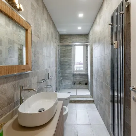Skyline Penthouse - Terrazzo Panoramico & Metro 5min Apartment